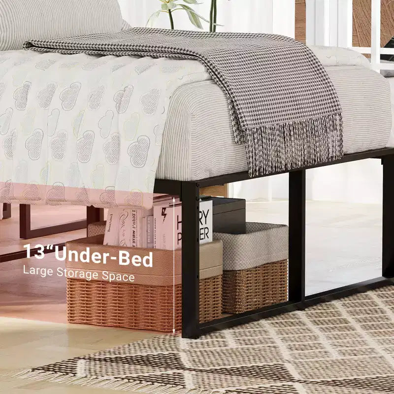 Struttura letto matrimoniale in metallo nero, stile piattaforma