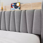 Letto a piattaforma imbottito grigio/beige con testiera contenitore, cassetti e stazione di ricarica, Queen